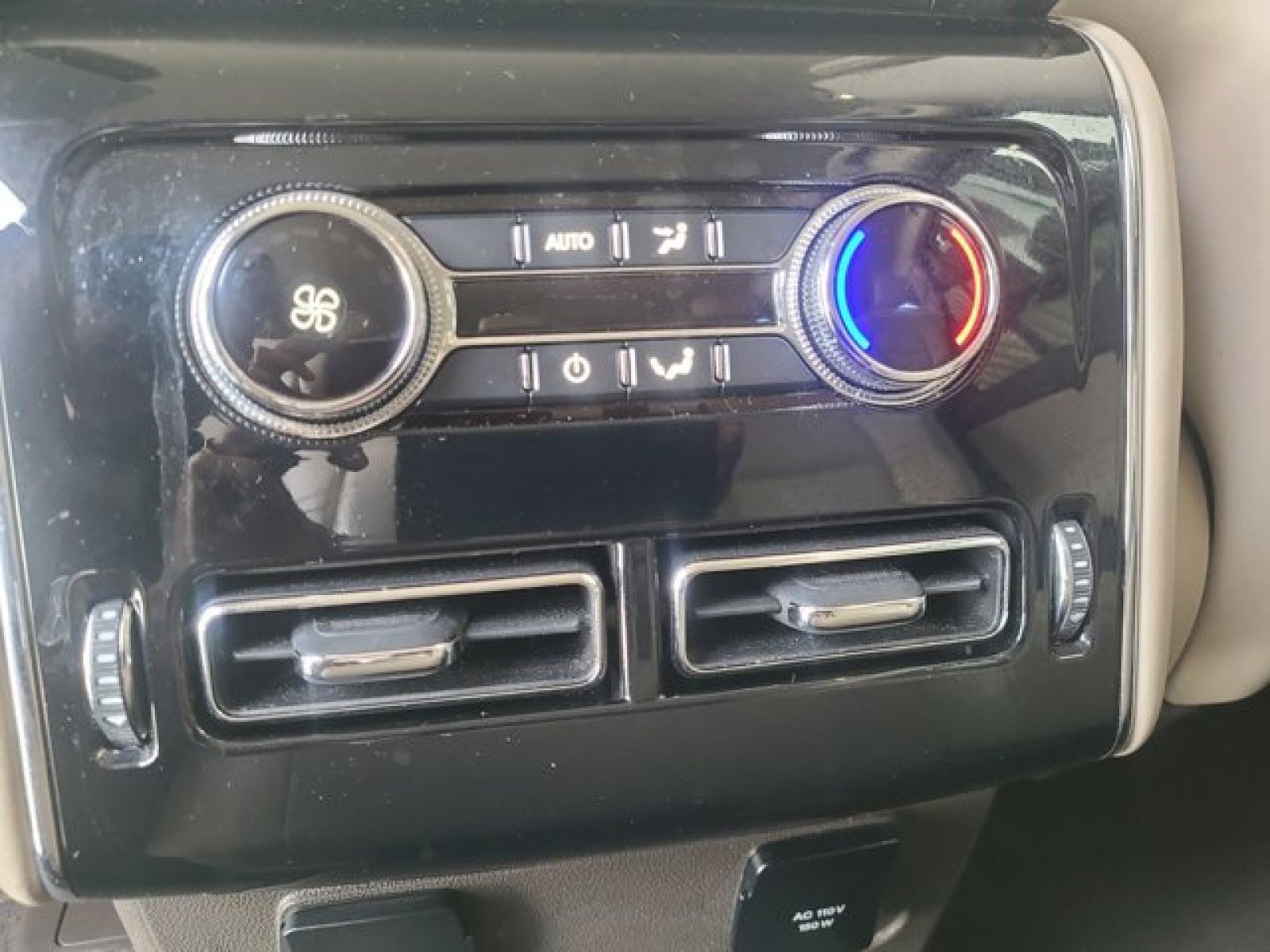 Used 2021 Lincoln Aviator AWD w/ Class IV Trailer Tow Package image 36