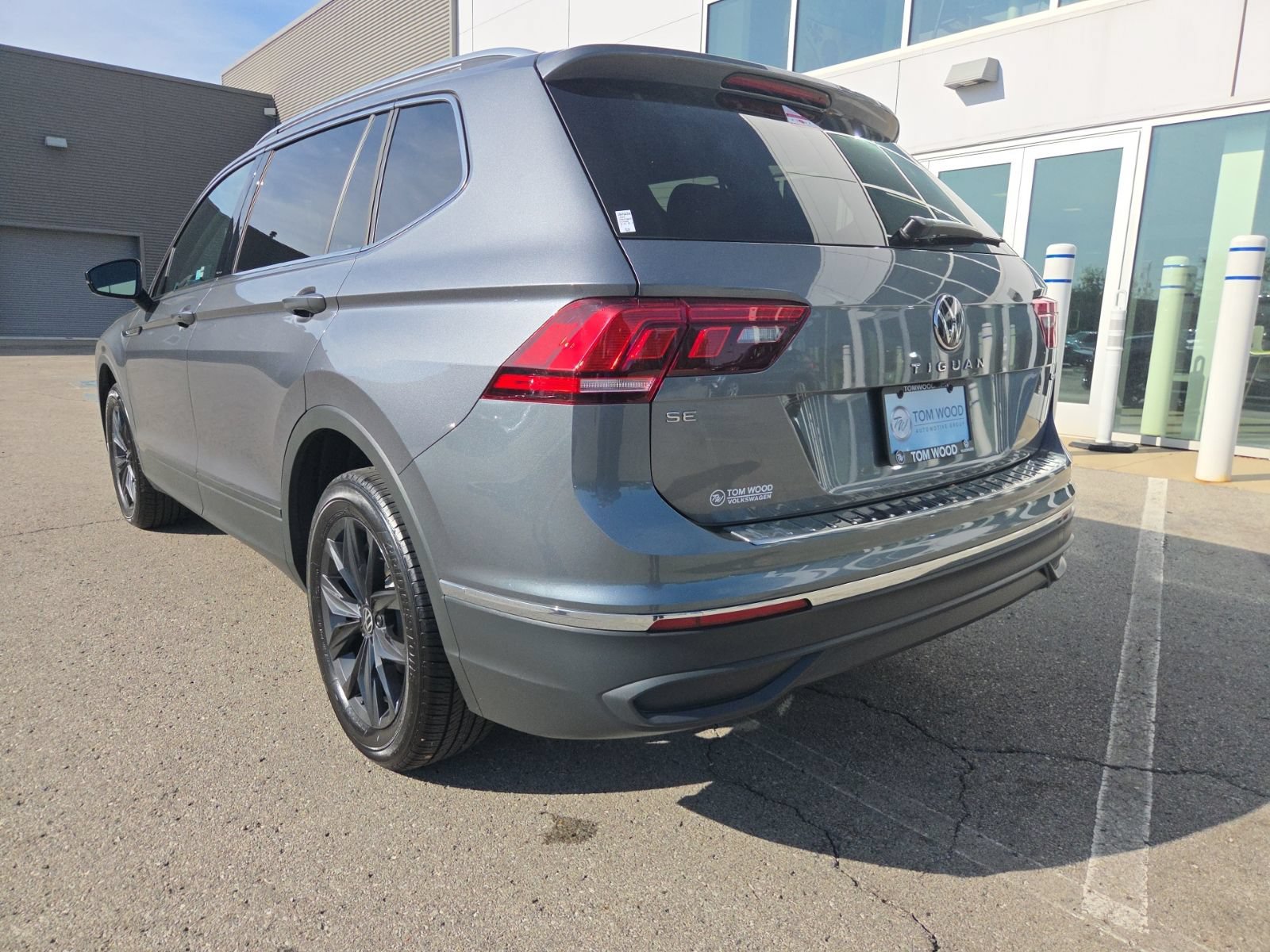 Certified 2024 Volkswagen Tiguan SE AWD/4WD image 11