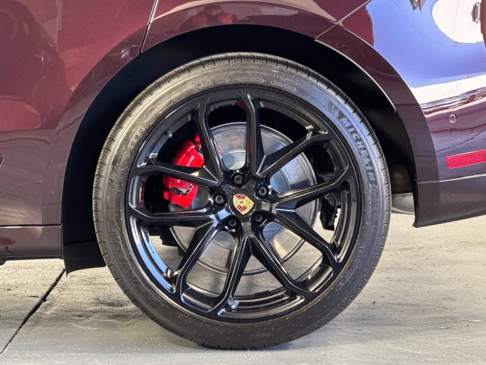 Certified 2025 Porsche Macan GTS AWD/4WD image 33