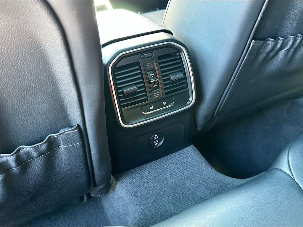 Certified 2023 Porsche Macan AWD/4WD image 27