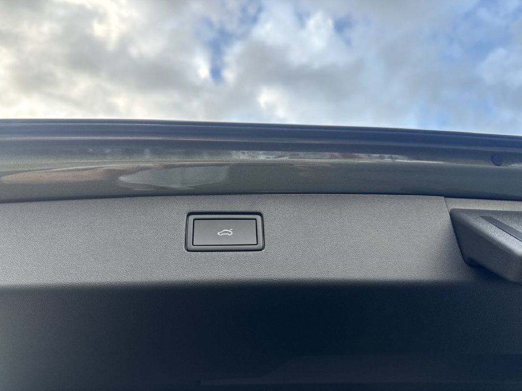 New 2026 Volkswagen Tiguan SEL R-Line AWD/4WD image 45