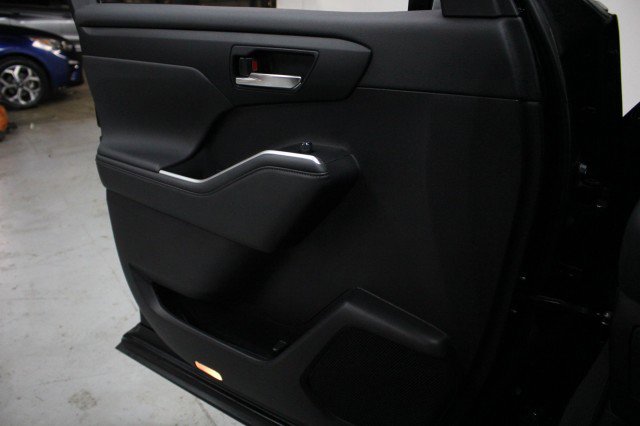 Used 2022 Toyota Highlander XLE image 19