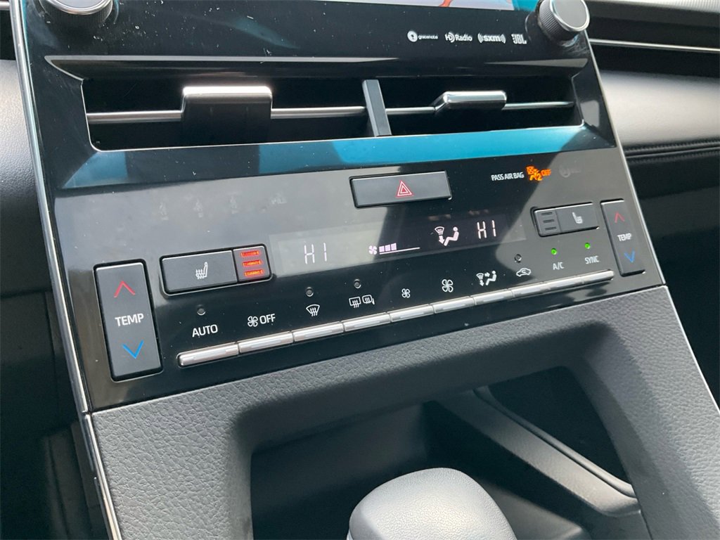 Used 2022 Toyota Avalon XSE image 25