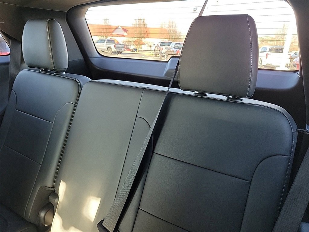 Used 2023 Chevrolet Traverse LT image 11