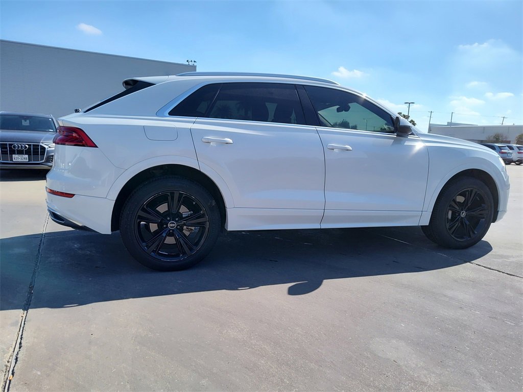 Used 2023 Audi Q8 Premium image 12