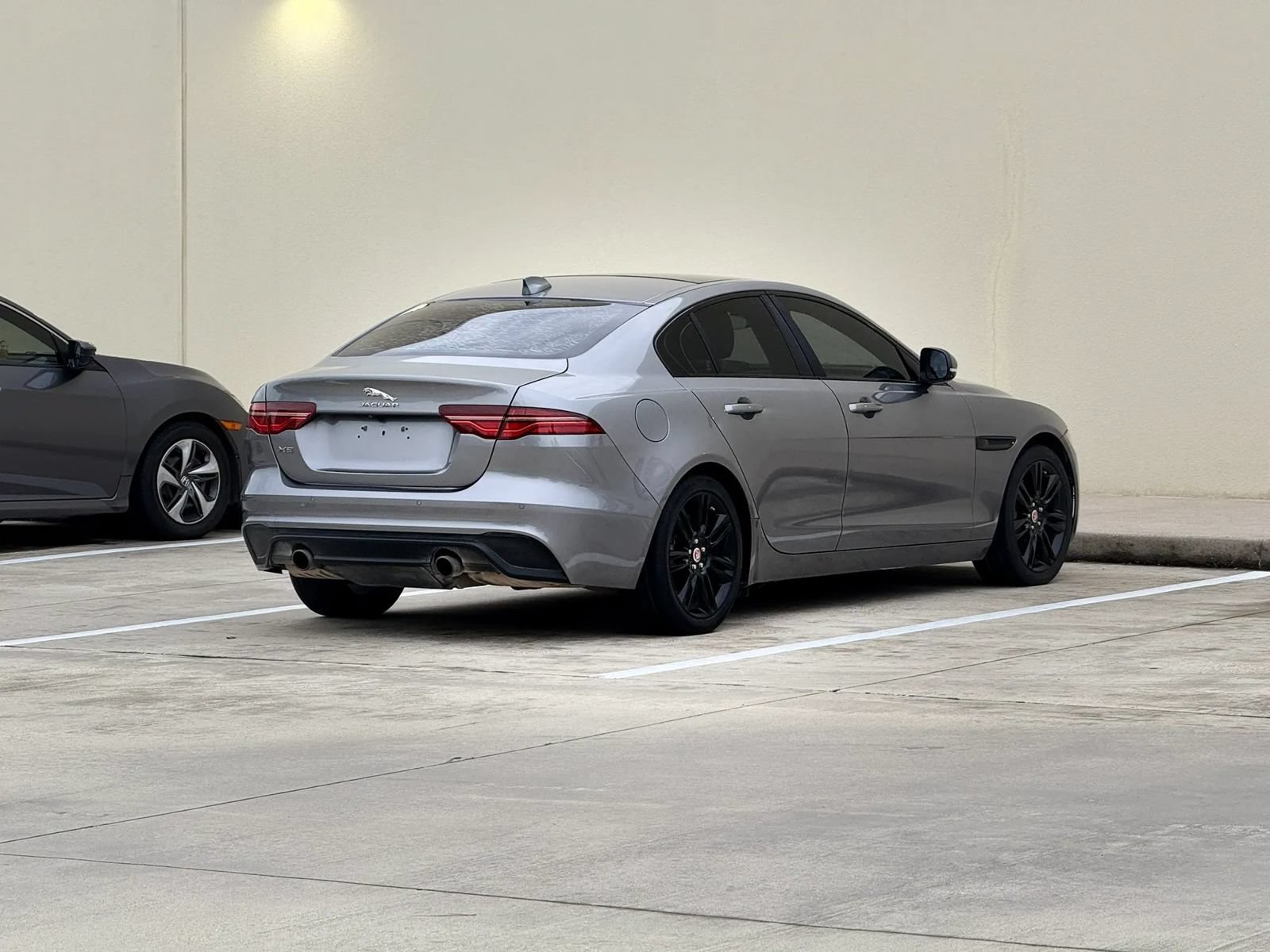 Used 2020 Jaguar XE S RWD image 7
