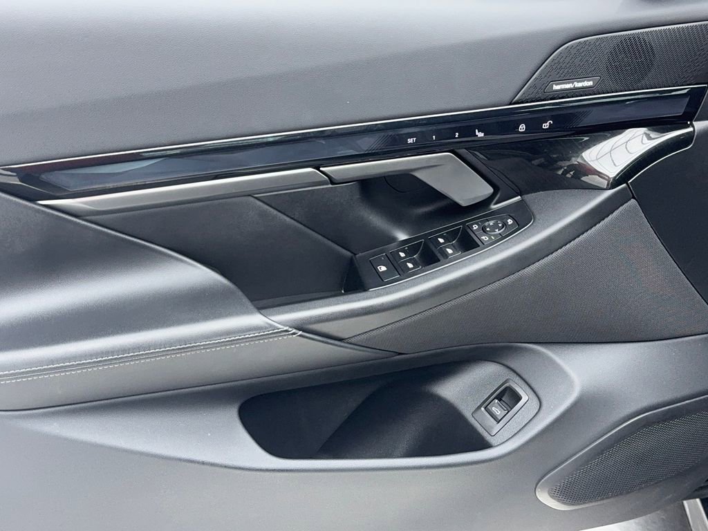 Used 2024 BMW i5 eDrive40i image 40