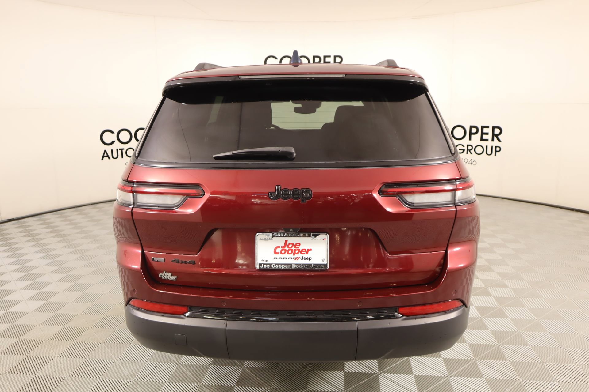 Used 2023 Jeep Grand Cherokee L Laredo image 23
