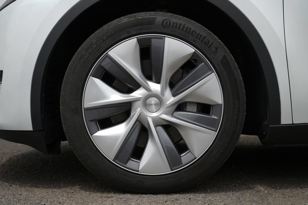 Used 2023 Tesla Model Y AWD image 13