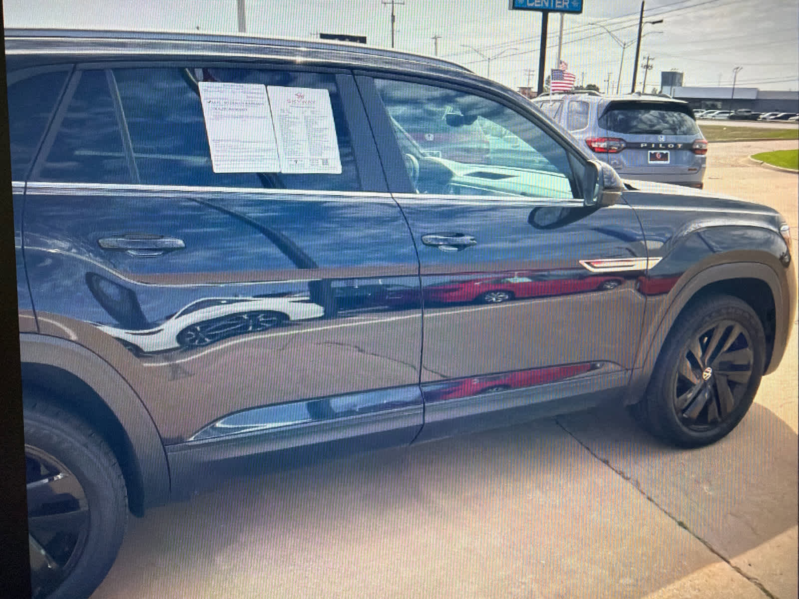 Used 2020 Volkswagen Atlas Cross Sport SE w/ Panoramic Sunroof Package FWD image 9