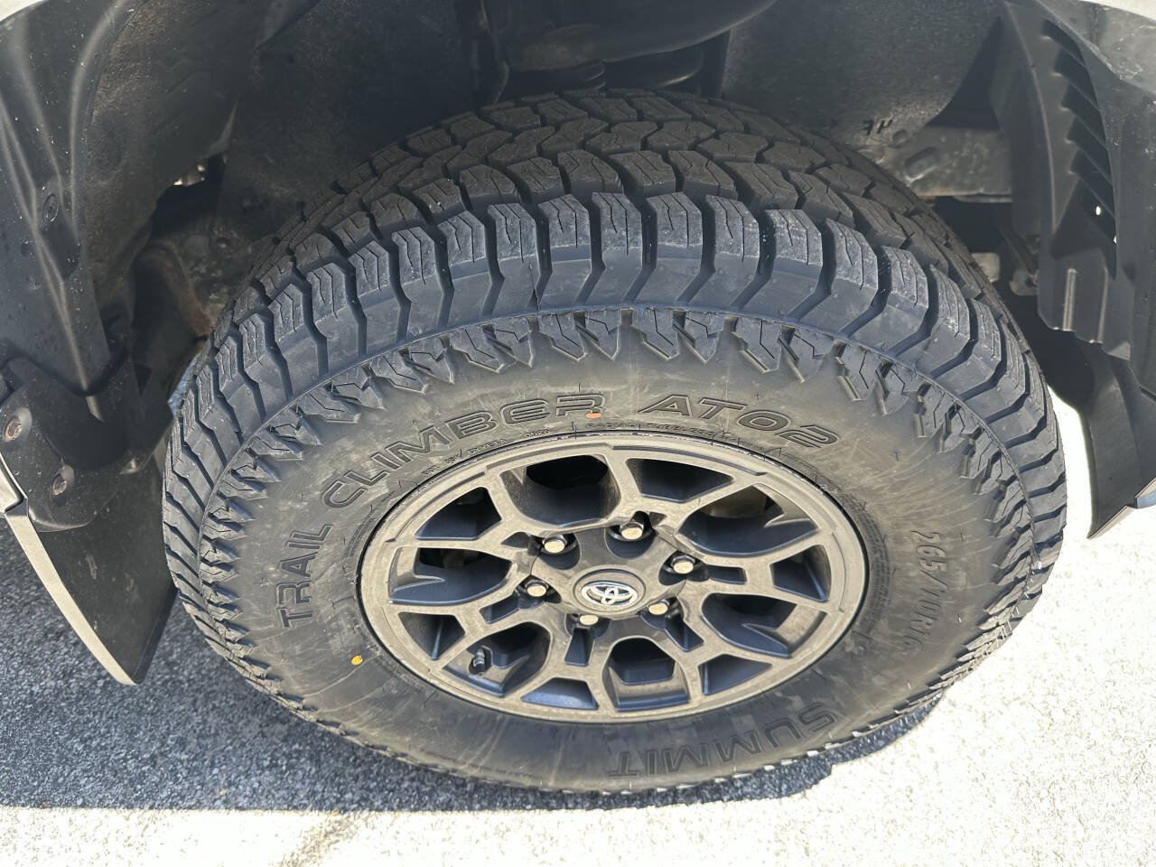 Used 2017 Toyota Tacoma SR5 w/ Tow Package AWD/4WD image 4