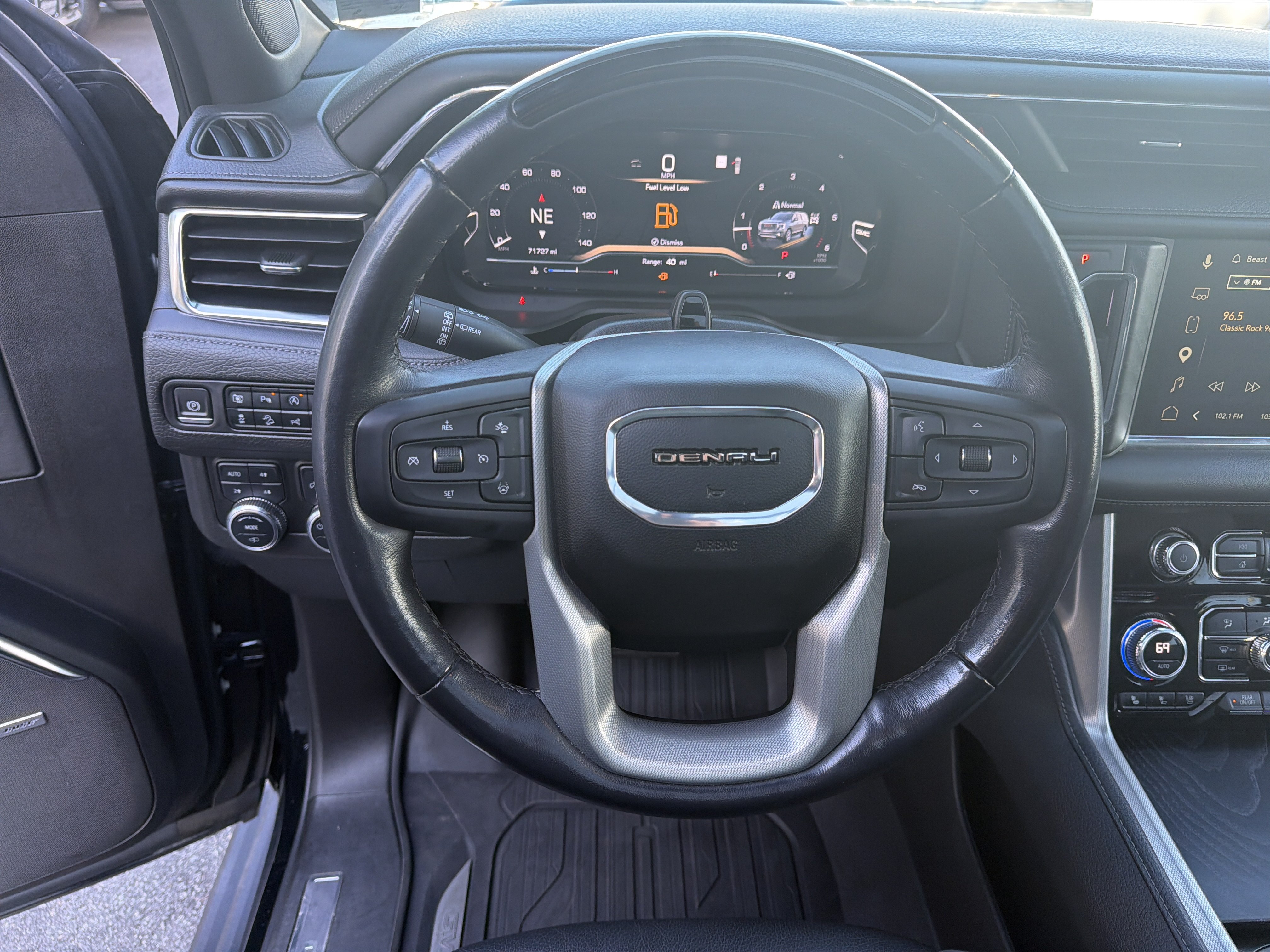 Used 2023 GMC Yukon XL Denali w/ Advanced Technology Package AWD/4WD image 18