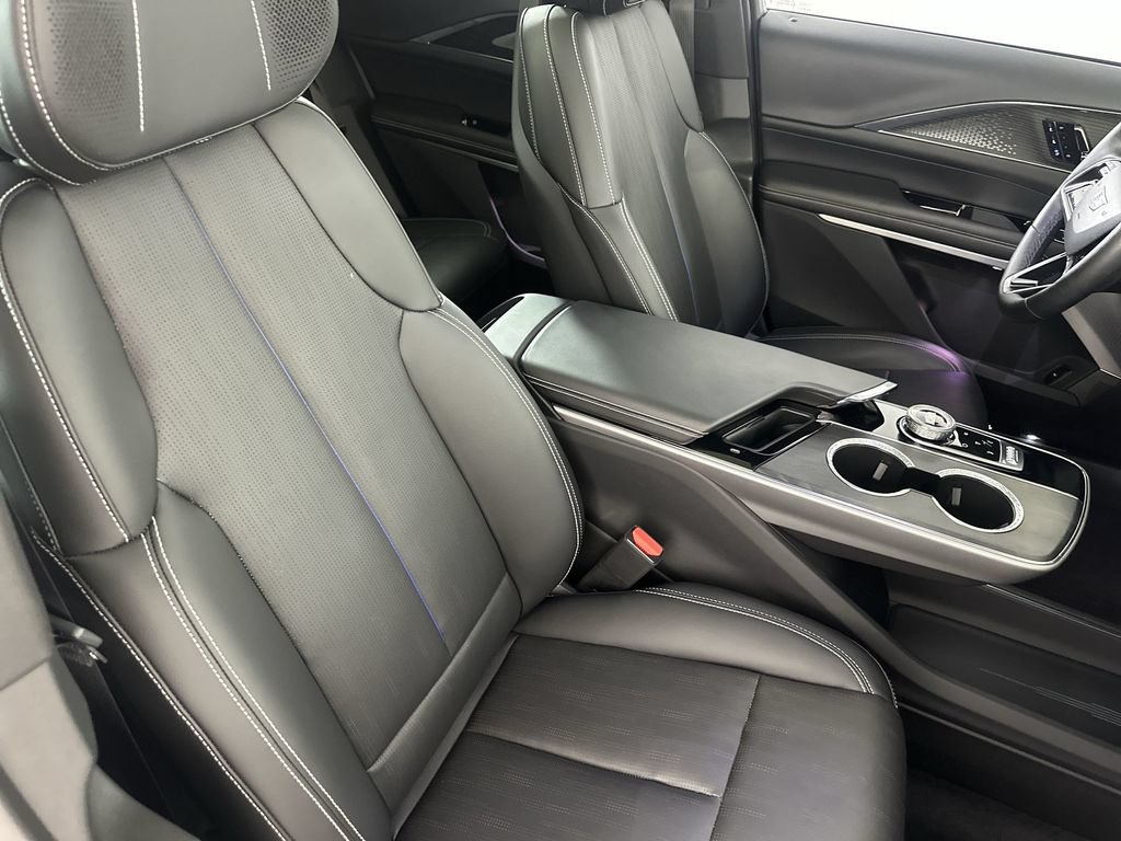 Used 2023 Cadillac Lyriq 2WD image 31
