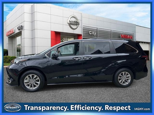 Used 2024 Toyota Sienna XLE FWD image 7