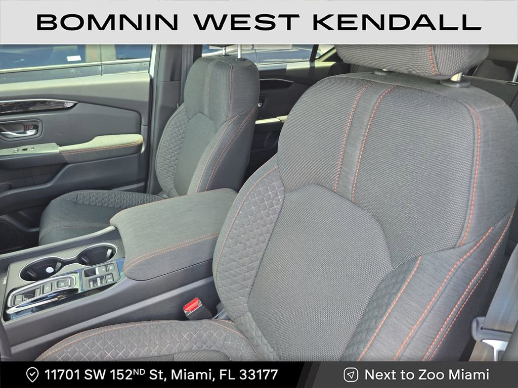 Used 2023 Honda Pilot Sport image 18