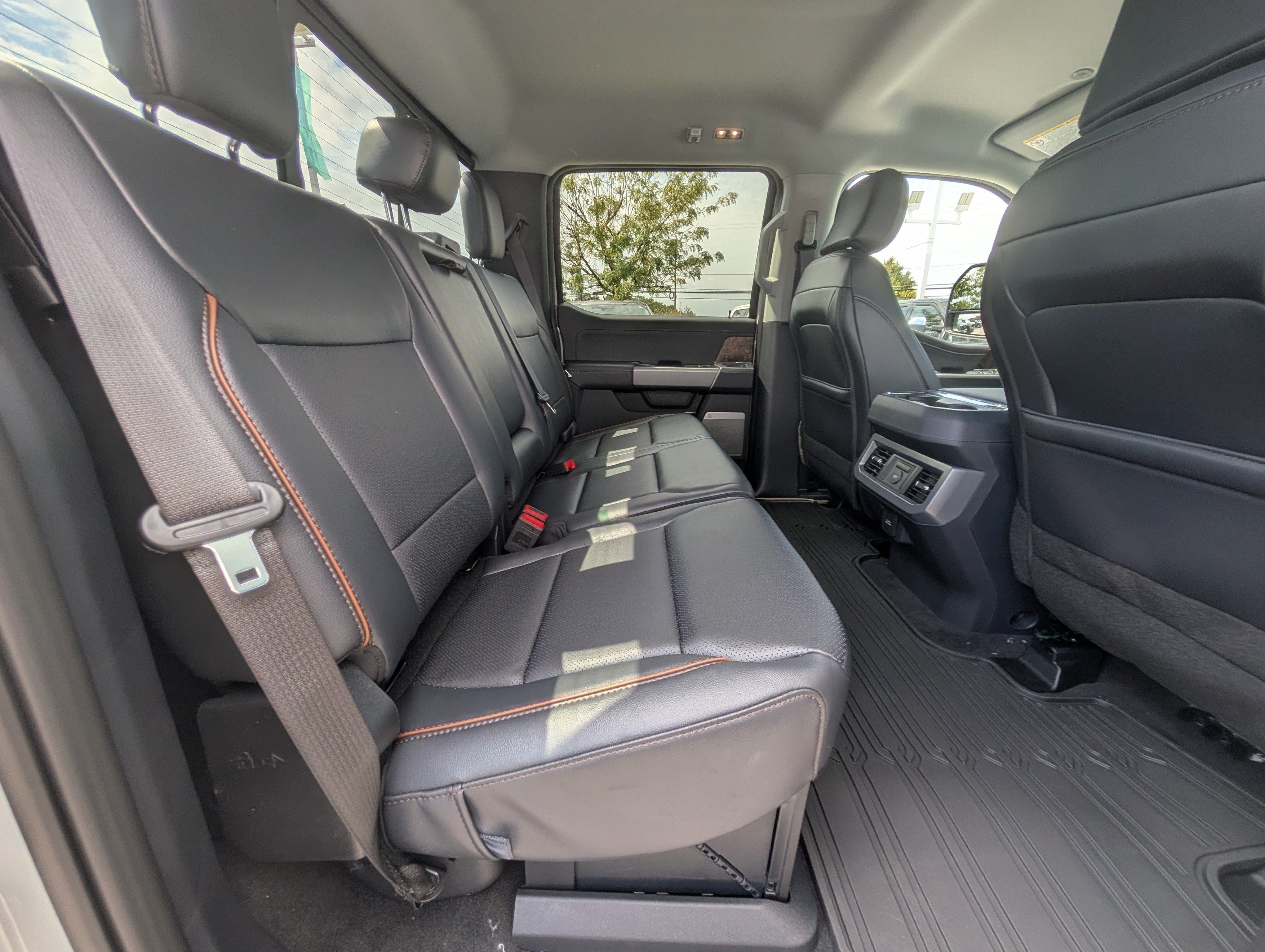 New 2026 Ford F250 Lariat w/ Black Appearance Package AWD/4WD image 7