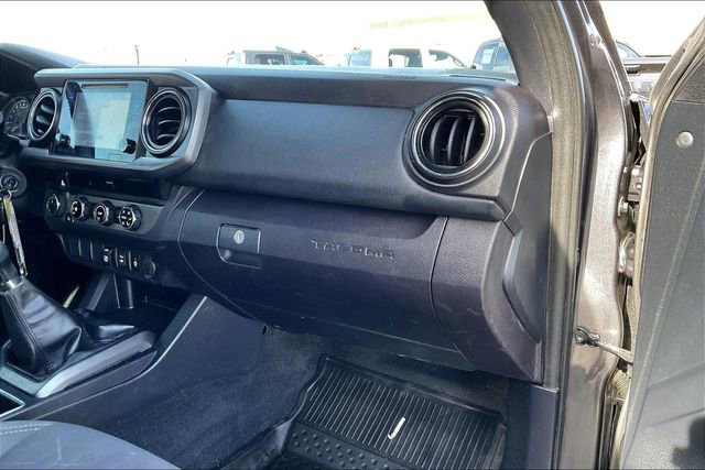 Used 2018 Toyota Tacoma TRD Sport image 16