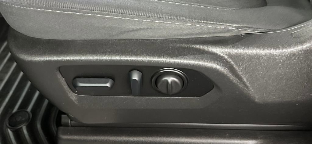 Used 2022 Chevrolet Silverado 1500 LT AWD/4WD image 13