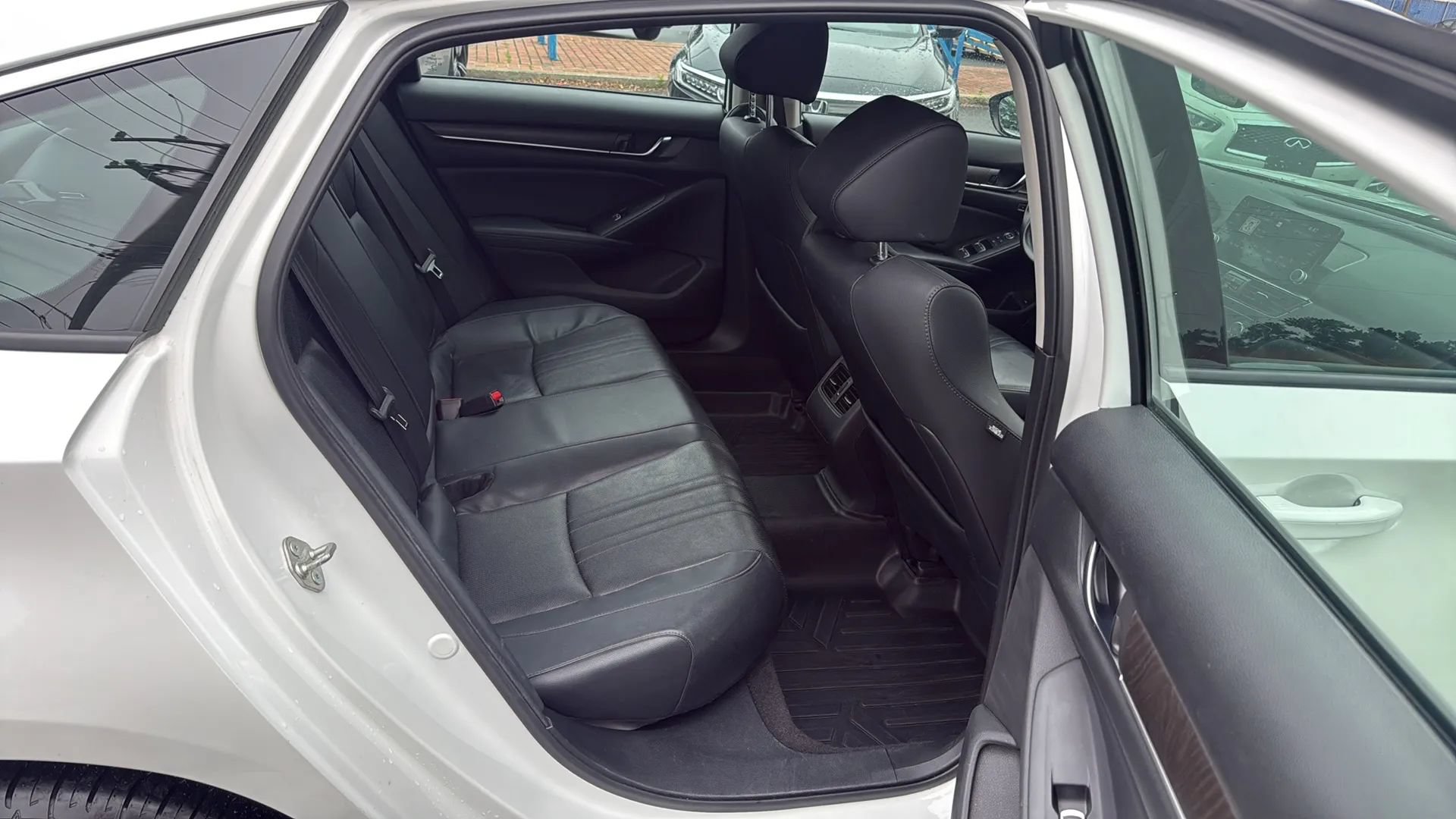 Used 2018 Honda Accord EX-L image 8