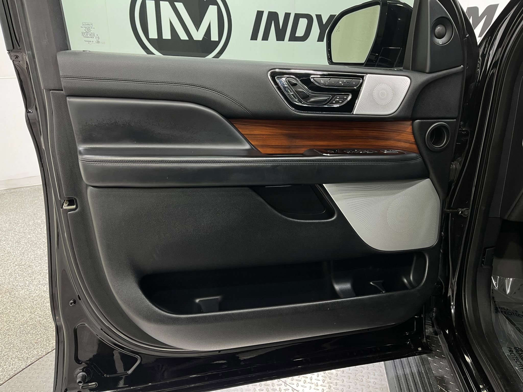 Used 2019 Lincoln Navigator Reserve AWD/4WD image 15