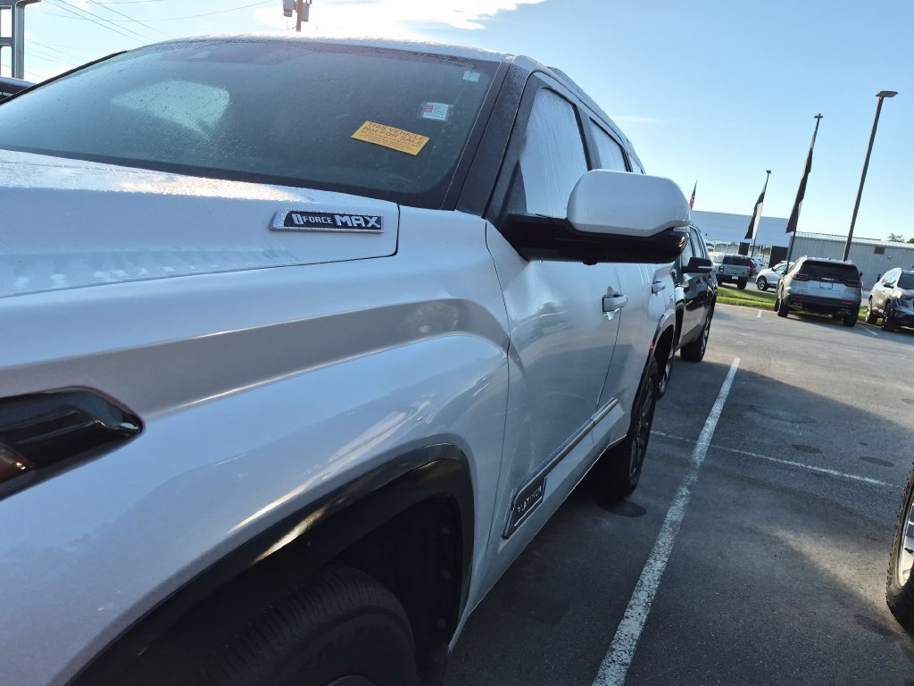 Used 2025 Toyota Sequoia Platinum AWD/4WD image 4