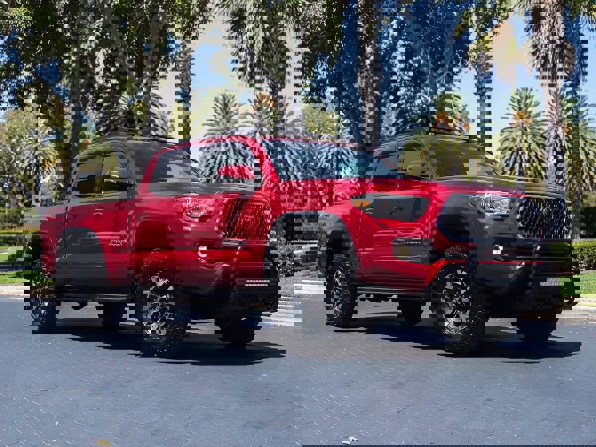 Used 2018 Toyota Tacoma TRD Off-Road w/ Technology Package image 2