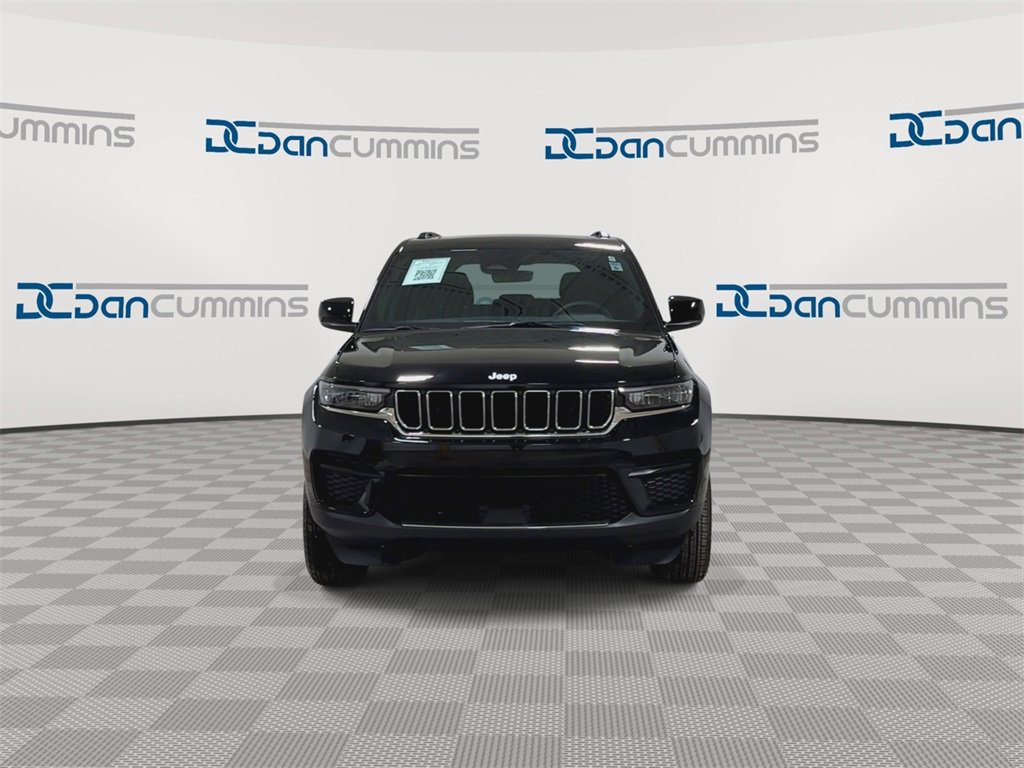 Used 2025 Jeep Grand Cherokee Laredo X w/ Luxury Tech Group I image 3