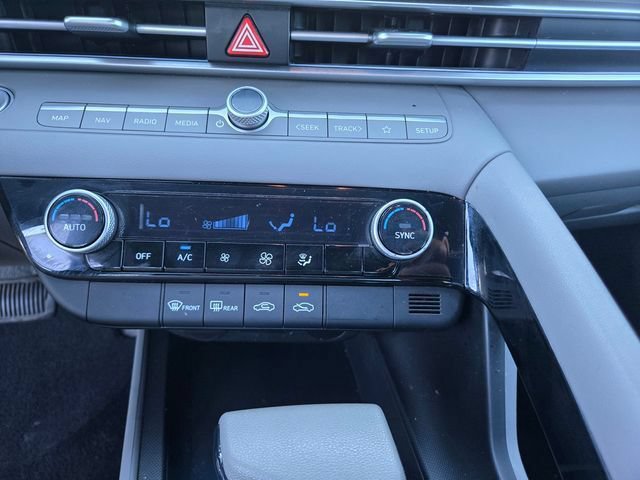 Used 2024 Hyundai Elantra Blue FWD image 18