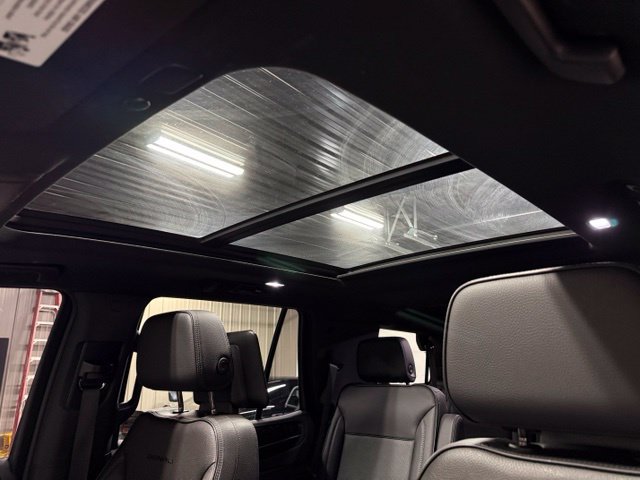 Used 2021 GMC Yukon Denali w/ Denali Premium Package AWD/4WD image 48