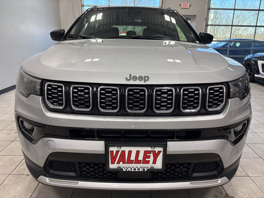 Used 2025 Jeep Compass Limited image 9