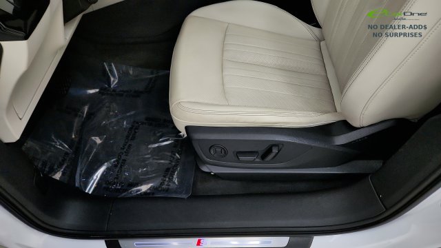 Used 2024 Audi Q8 e-tron Premium Plus w/ Premium Plus Package AWD/4WD image 47