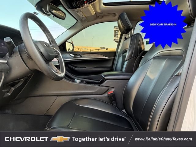 Used 2023 Jeep Grand Cherokee Limited w/ Black Appearance Package AWD/4WD image 29