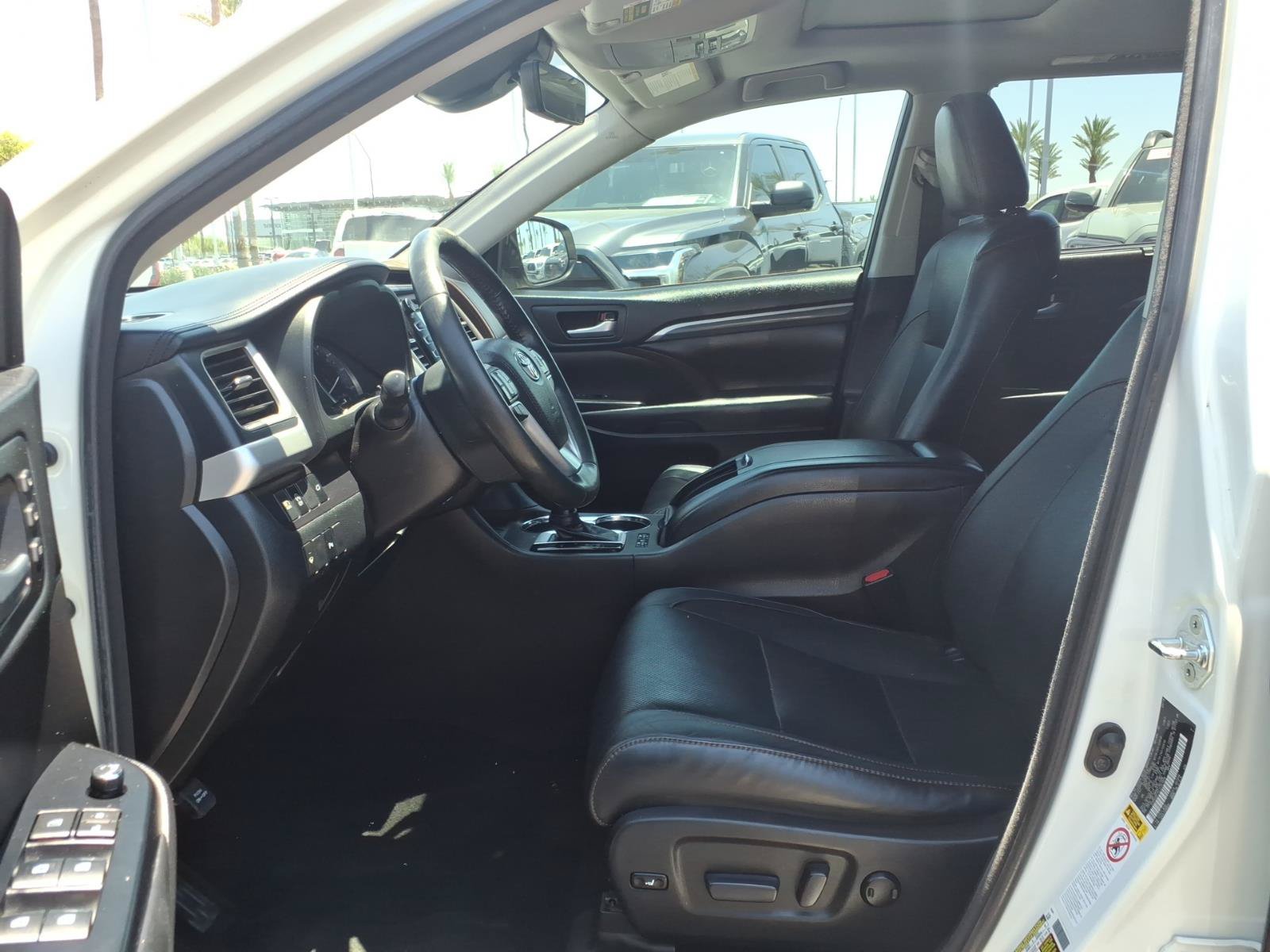 Used 2018 Toyota Highlander Limited FWD image 15