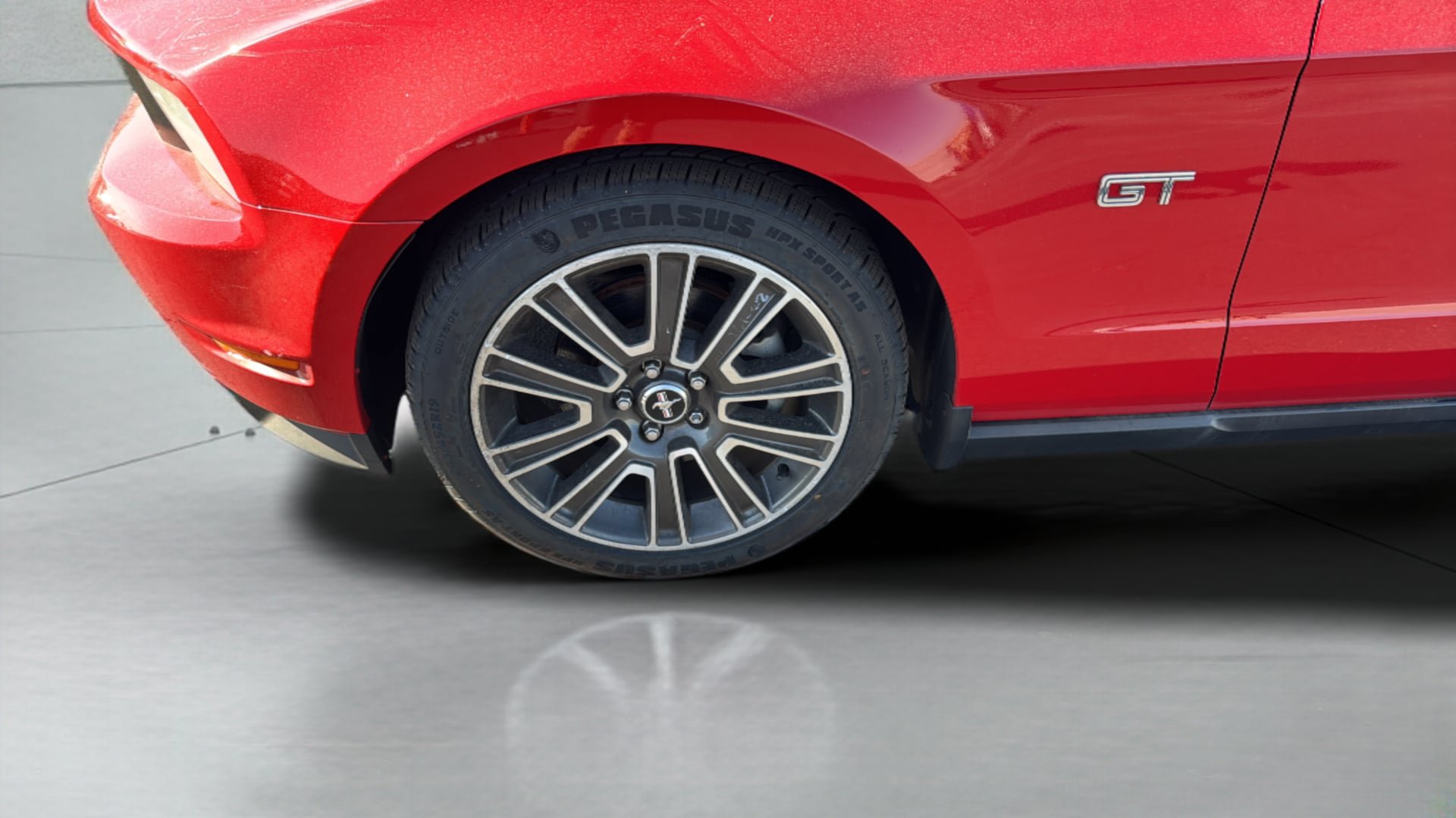 Used 2010 Ford Mustang GT RWD image 37