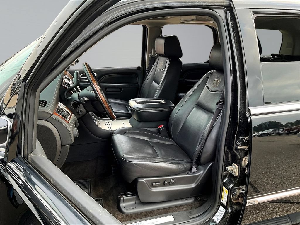 Used 2013 Cadillac Escalade Platinum AWD/4WD image 21