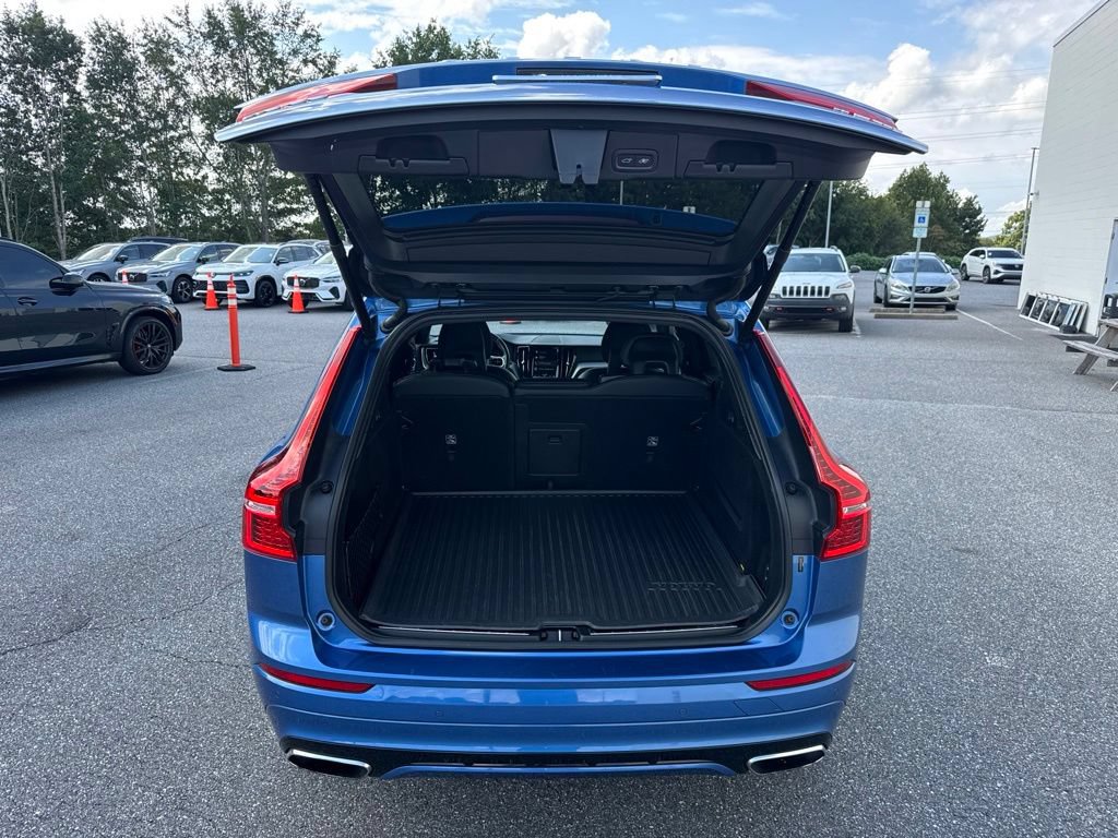 Used 2018 Volvo XC60 T6 R-Design w/ Convenience Package AWD/4WD image 11