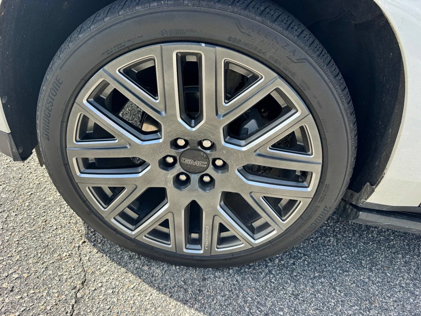 Certified 2025 GMC Yukon Denali Ultimate AWD/4WD image 32