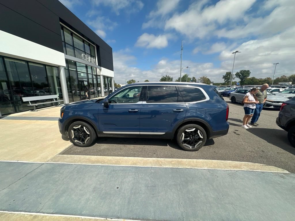 Certified 2025 Kia Telluride S FWD image 9
