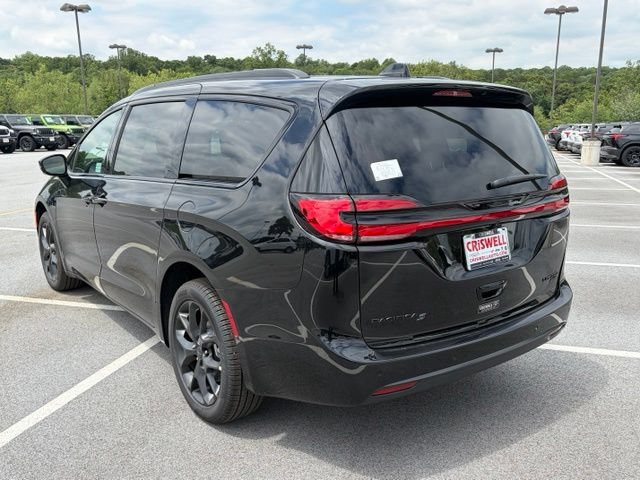 New 2027 Chrysler Pacifica Limited w/ S Appearance Package AWD/4WD image 5