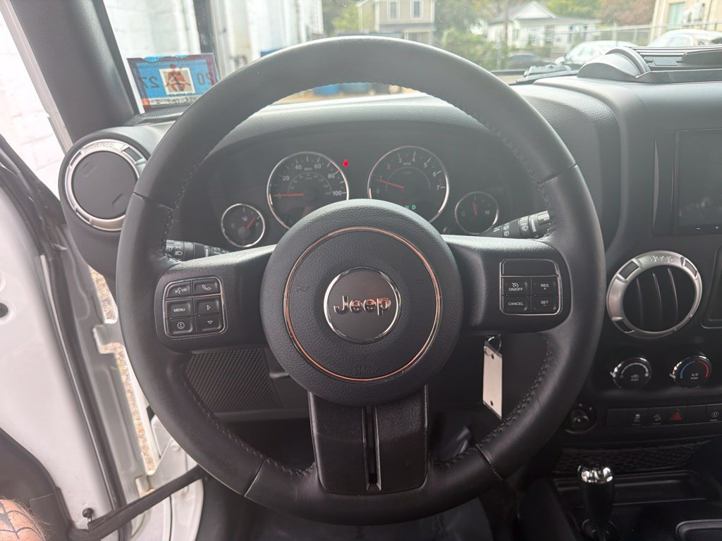 Used 2018 Jeep Wrangler Sahara w/ Connectivity Group AWD/4WD image 16