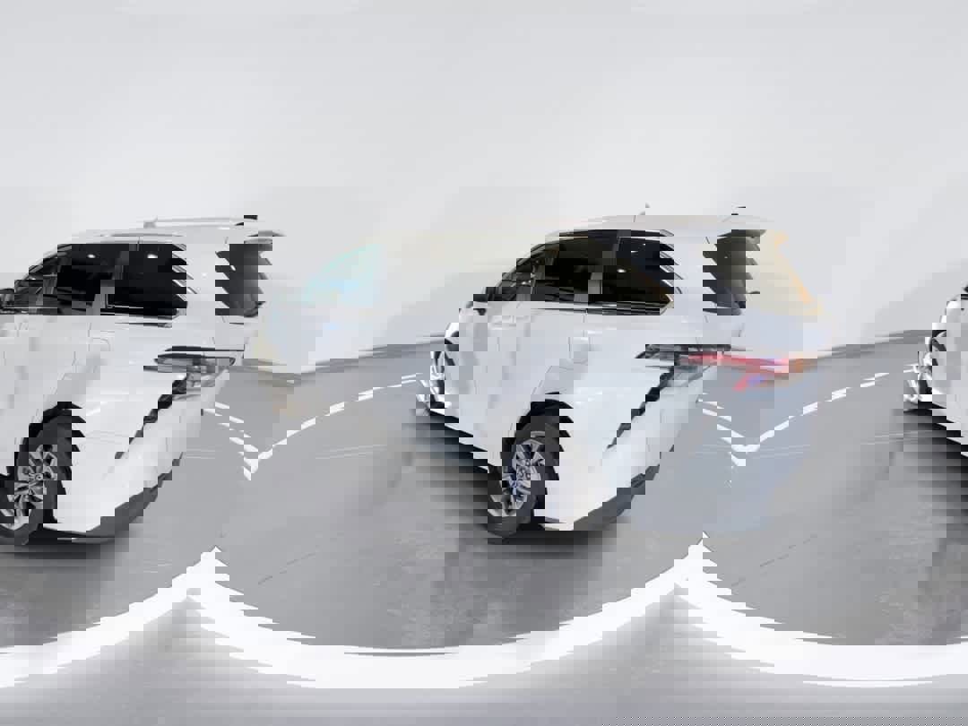 Used 2023 Toyota Sienna LE image 6