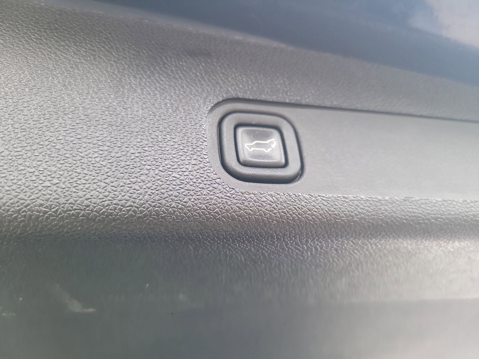 Used 2013 Cadillac Escalade Premium RWD image 26