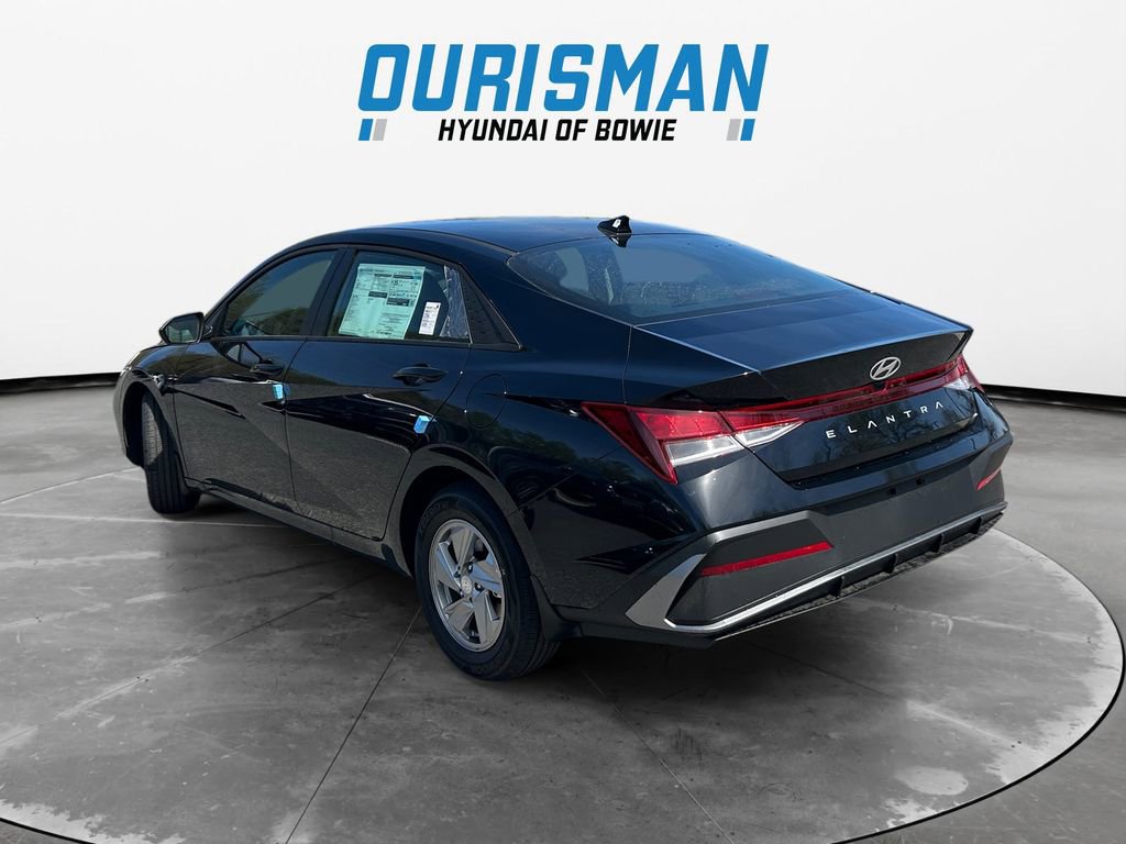 New 2026 Hyundai Elantra SE FWD image 4