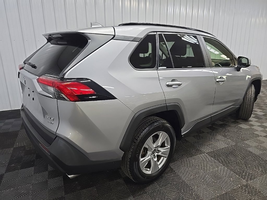 Used 2019 Toyota RAV4 XLE AWD/4WD image 10