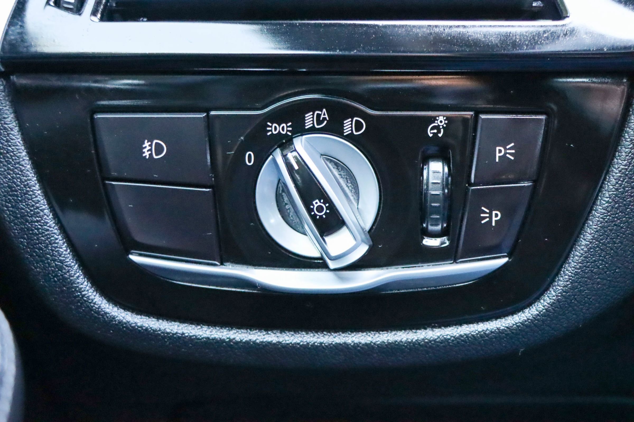 Used 2018 BMW 530i xDrive image 31