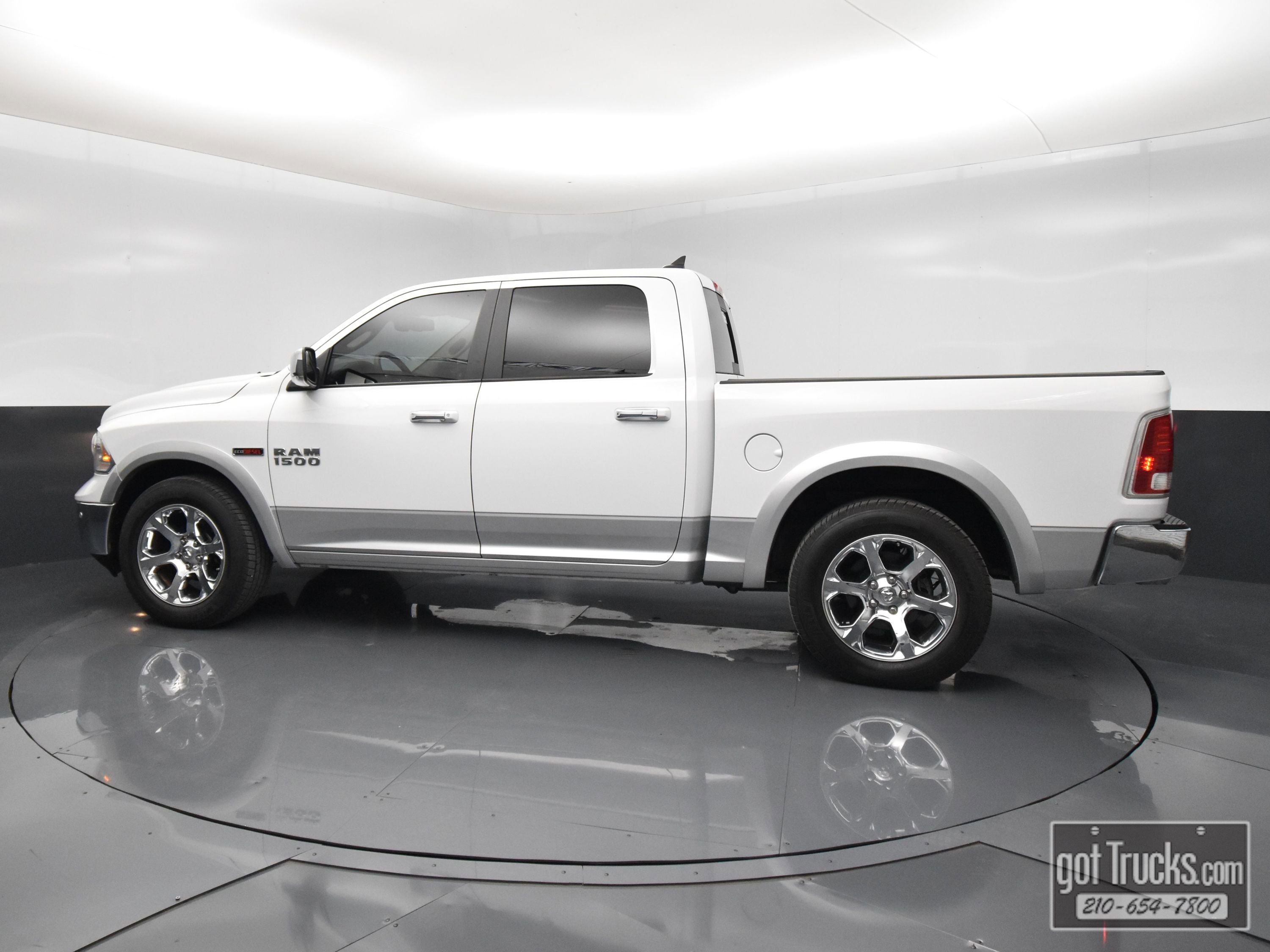 Used 2018 RAM 1500 Laramie RWD image 3