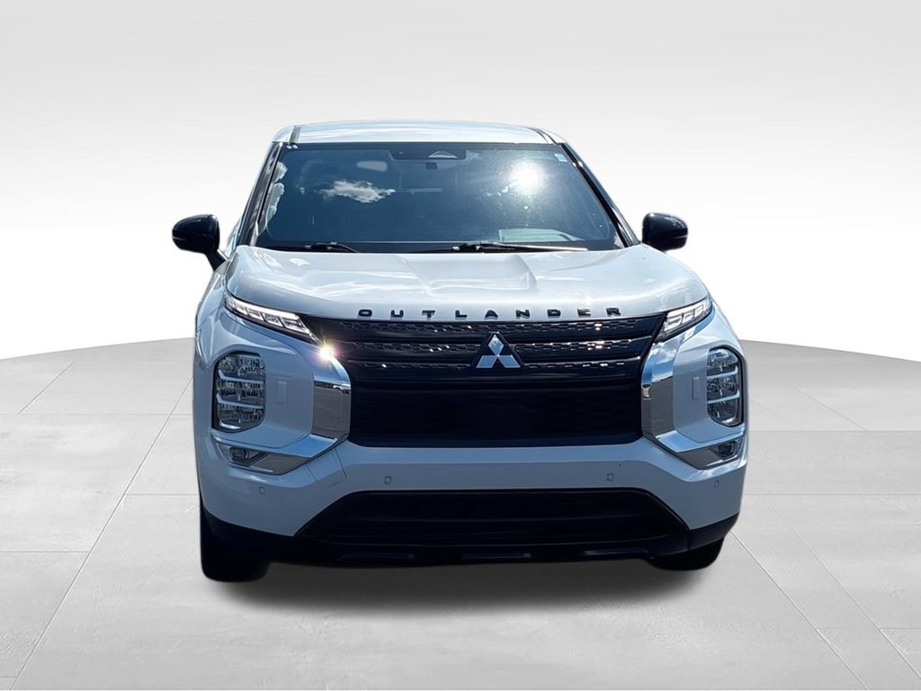 Used 2024 Mitsubishi Outlander SE AWD/4WD image 3