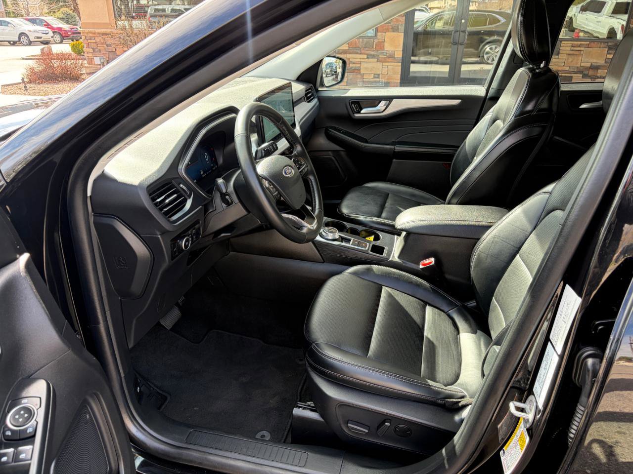 Used 2025 Ford Escape Platinum image 4