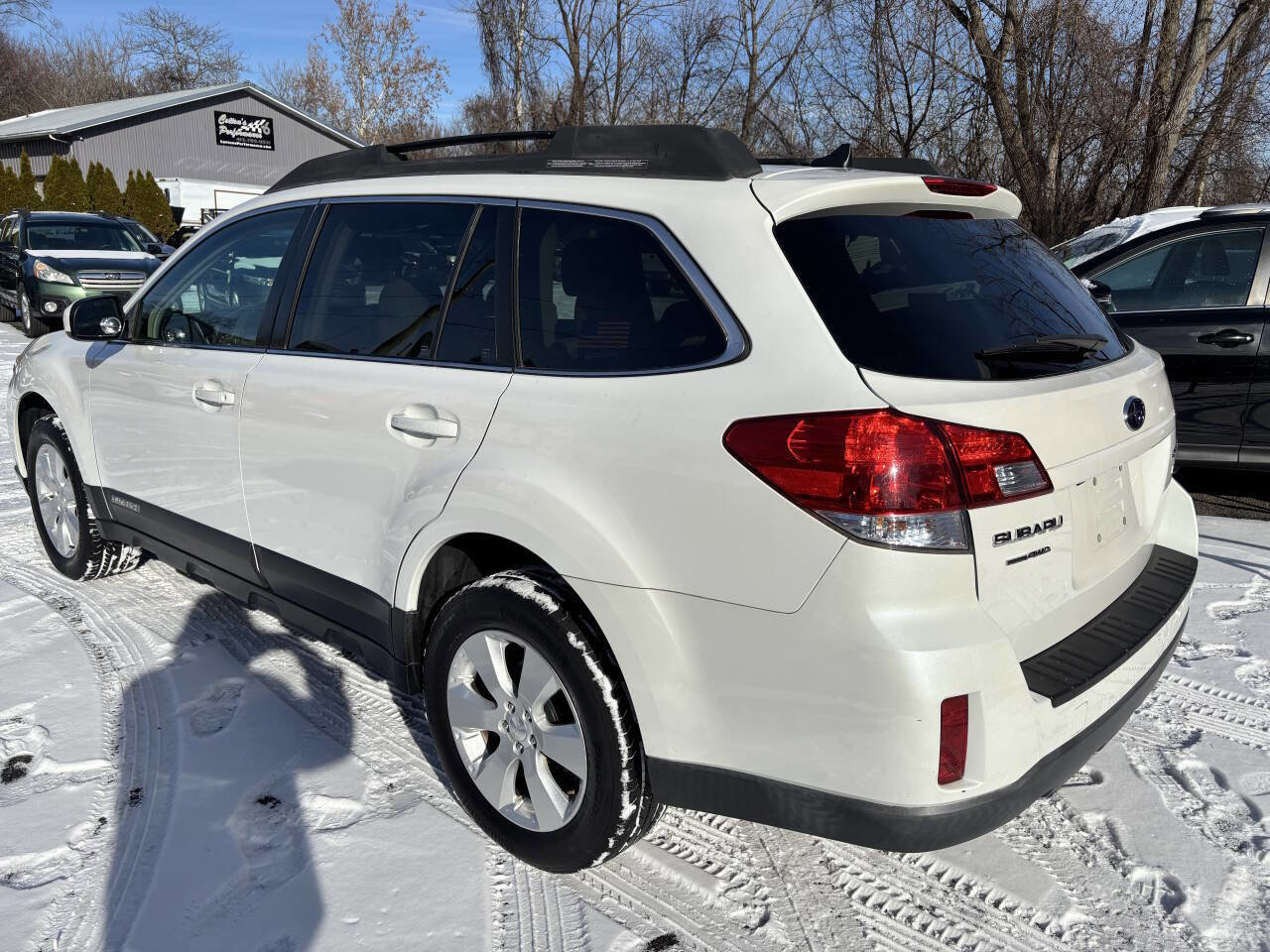 Used 2011 Subaru Outback 2.5i Limited image 8