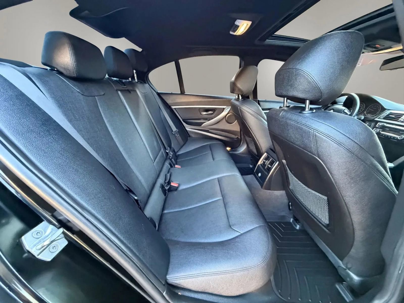 Used 2018 BMW 330i xDrive Sedan AWD/4WD image 30